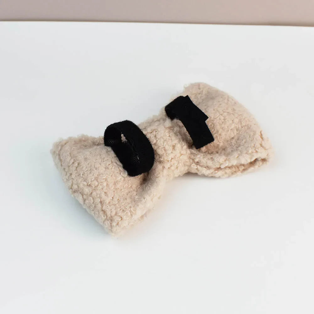 Handmade beige teddy fabric bowtie for luxury pet accessories.