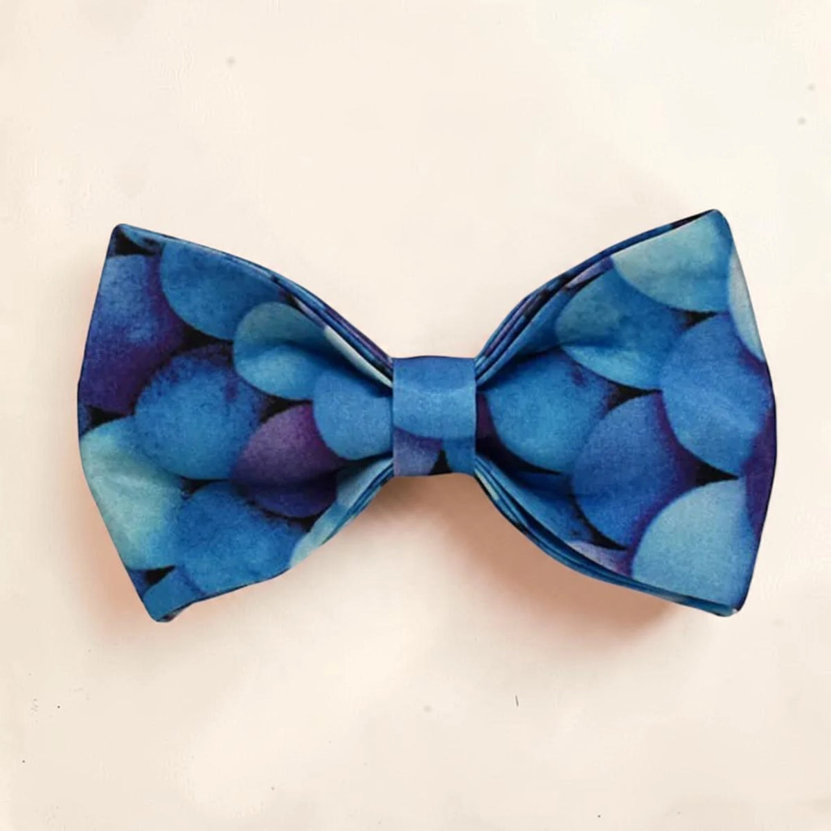 Blue bloom print detachable dog bow tie.